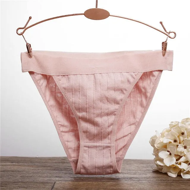 Women Cotton Panties Sexy Low Waist Underwear Panties for Female Lingerie Underpants Hollow Heart Embossed Briefs Solid Color