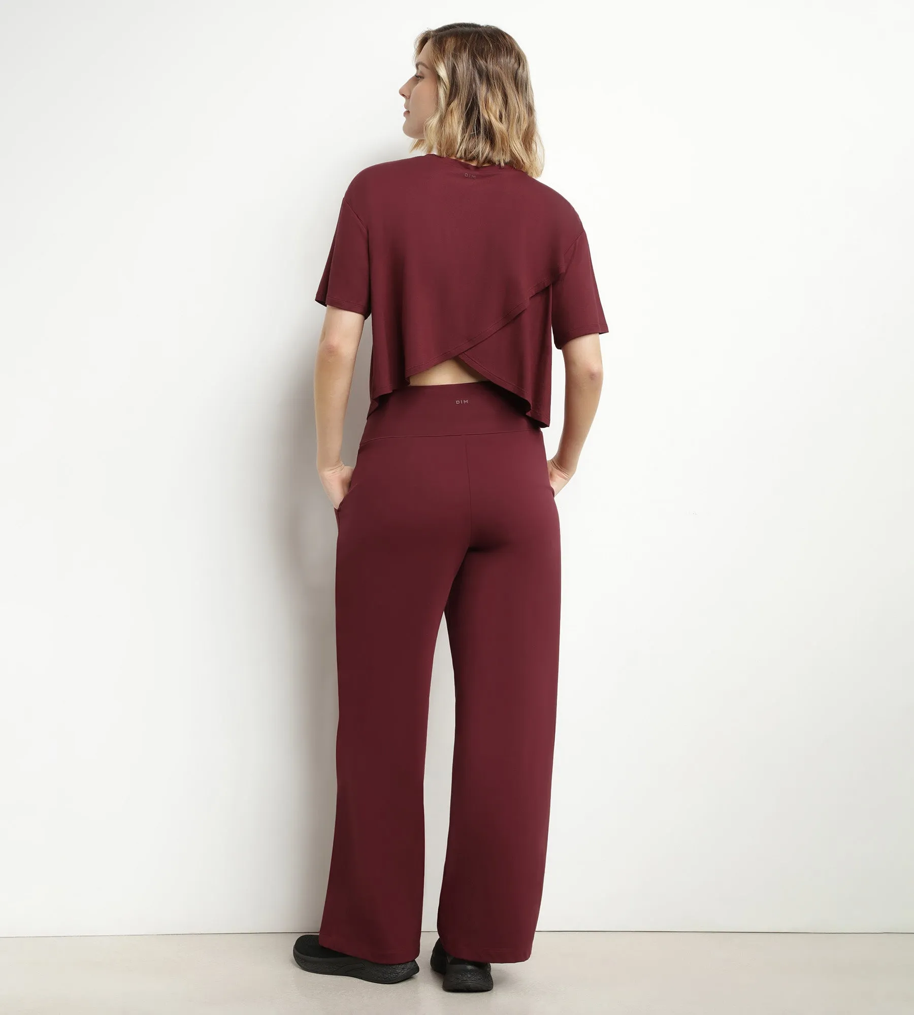 Women's sports T-shirt in burgundy viscose with open back Dim Move